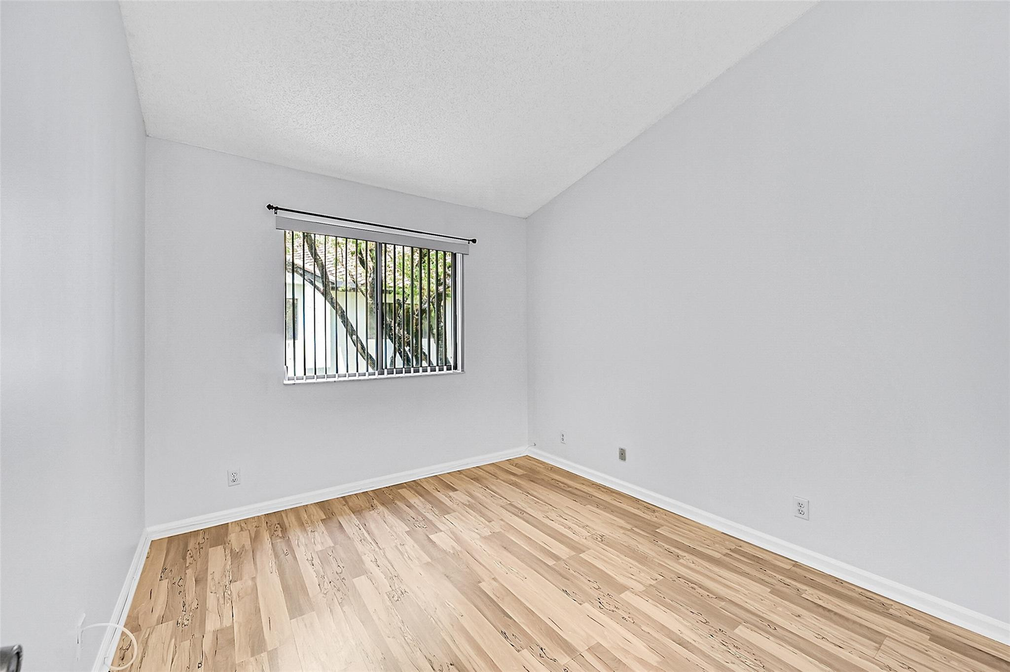 7525 NW 61st Ter 7525