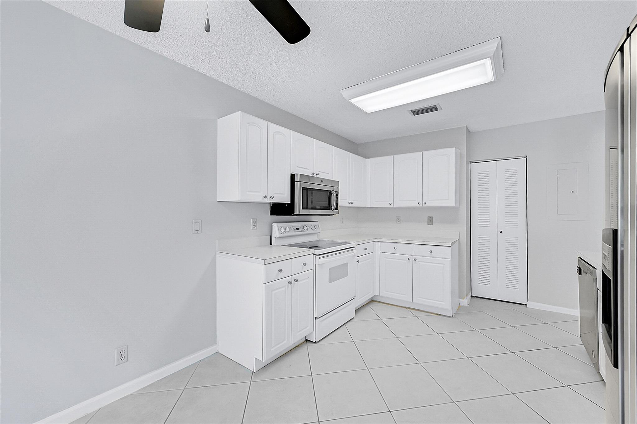 7525 NW 61st Ter 7525