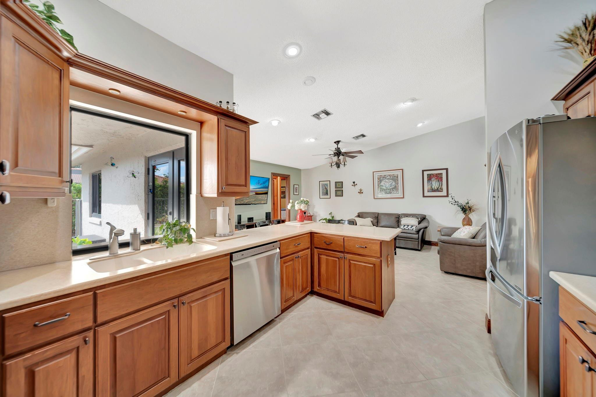 5301 NW 65th Ter