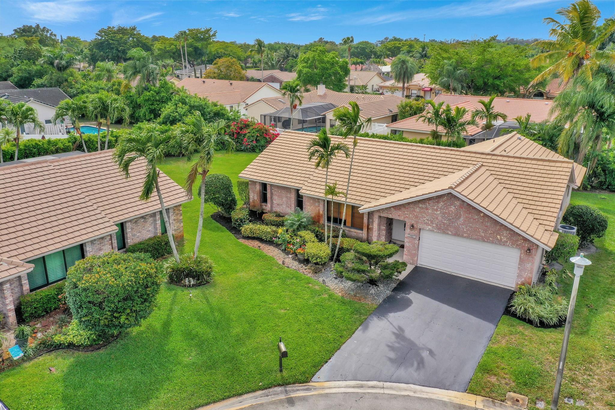 5301 NW 65th Ter