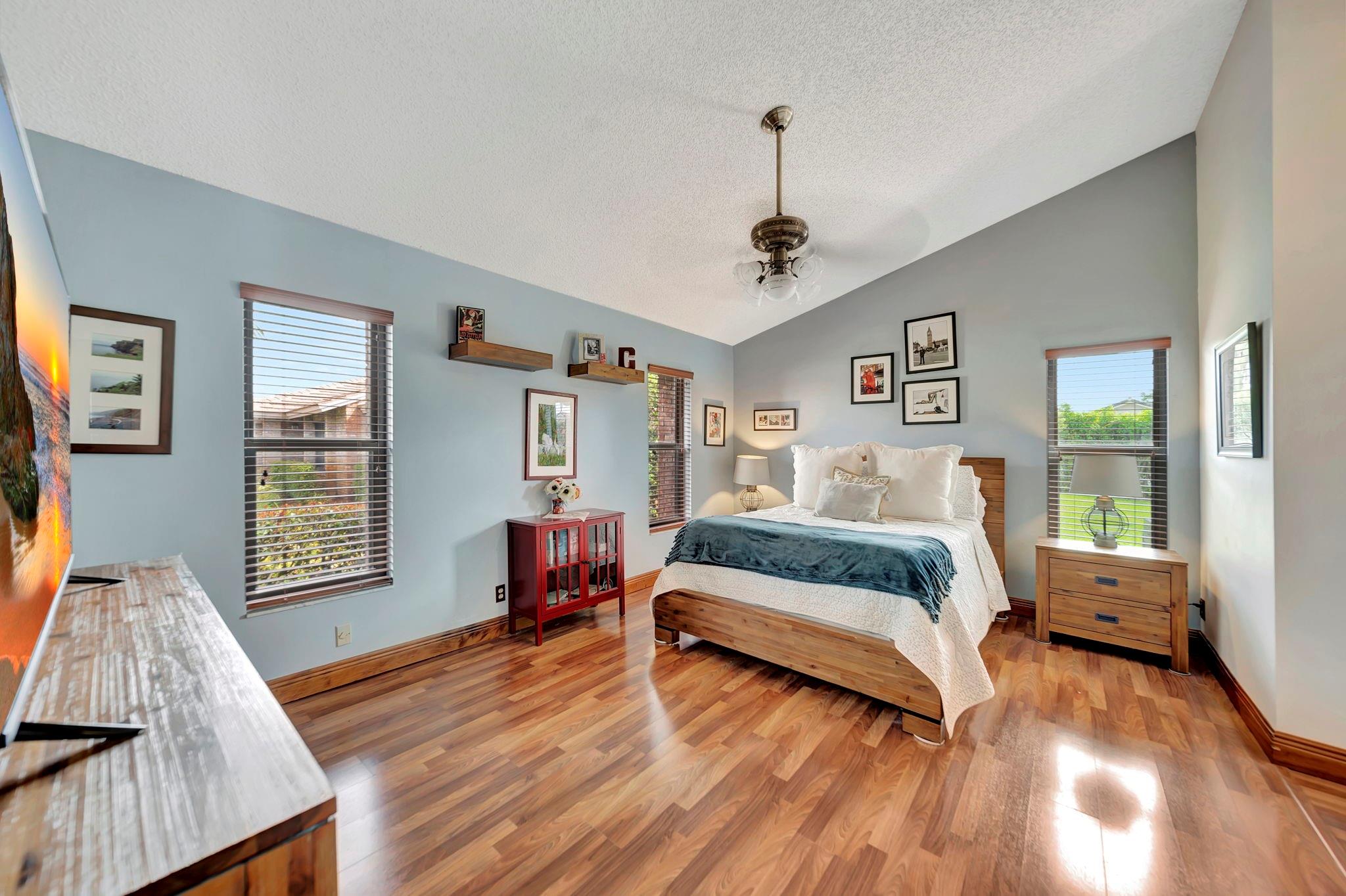 5301 NW 65th Ter