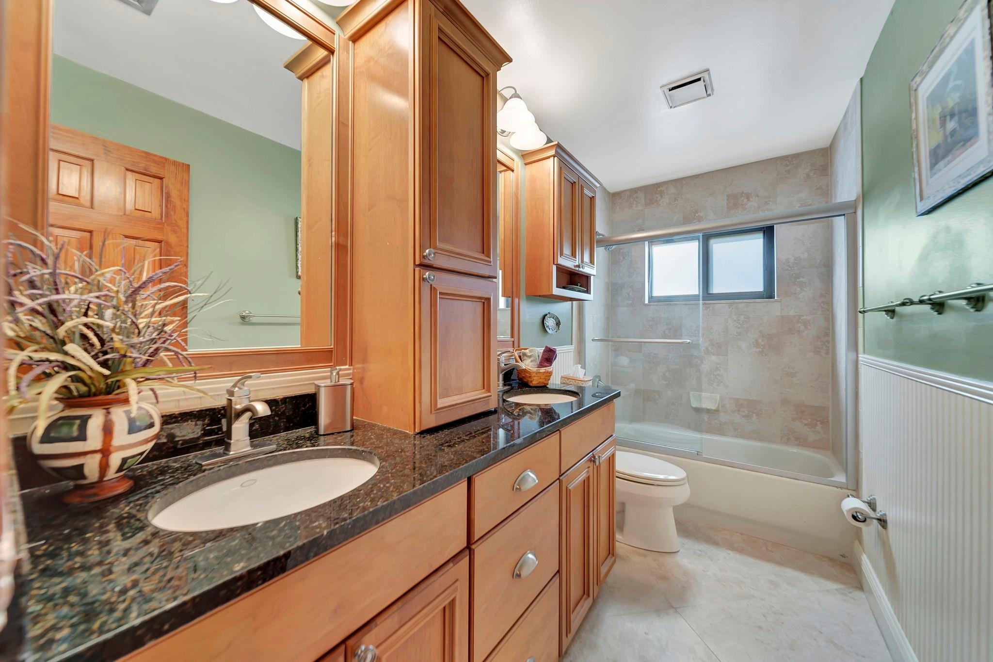 5301 NW 65th Ter