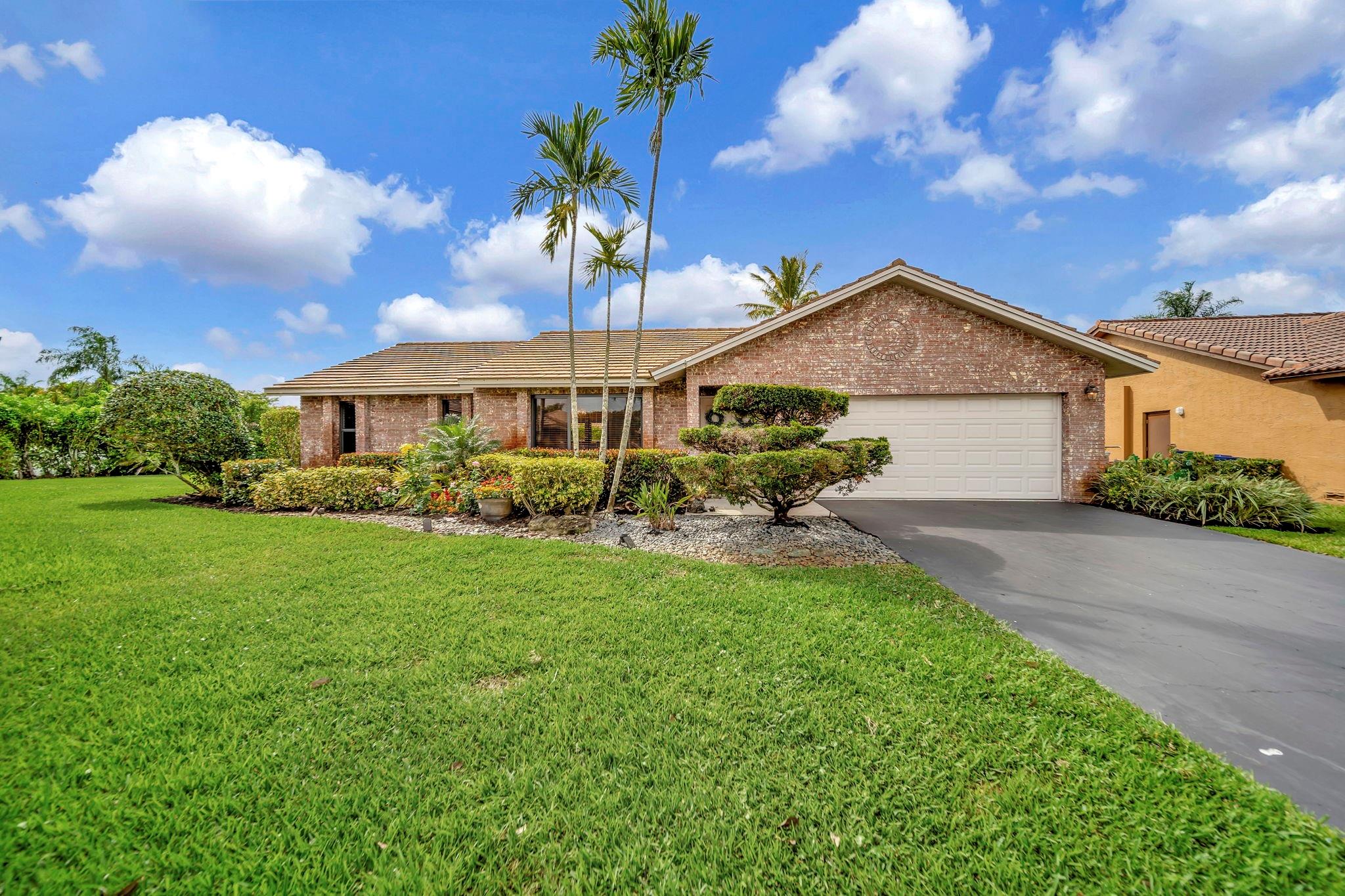 5301 NW 65th Ter