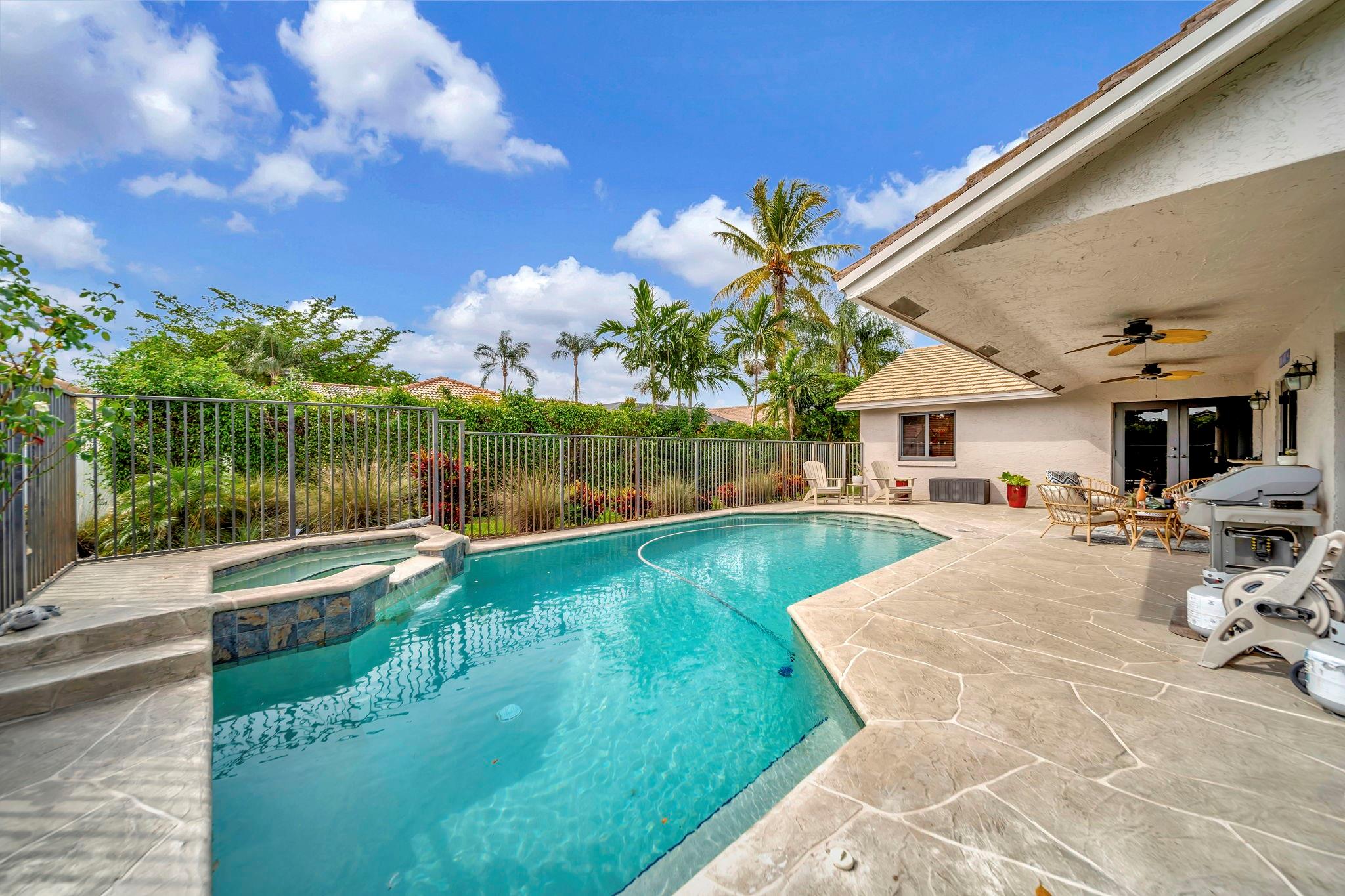 5301 NW 65th Ter