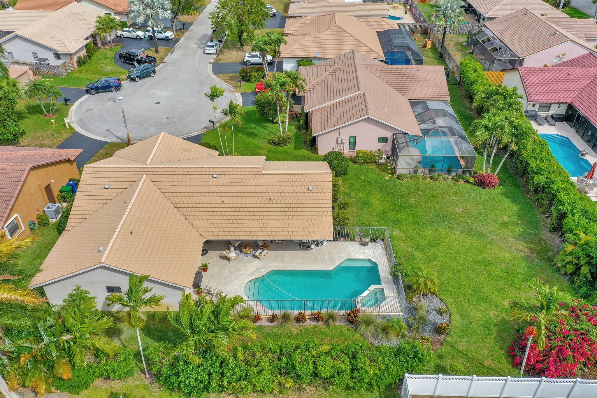 5301 NW 65th Ter