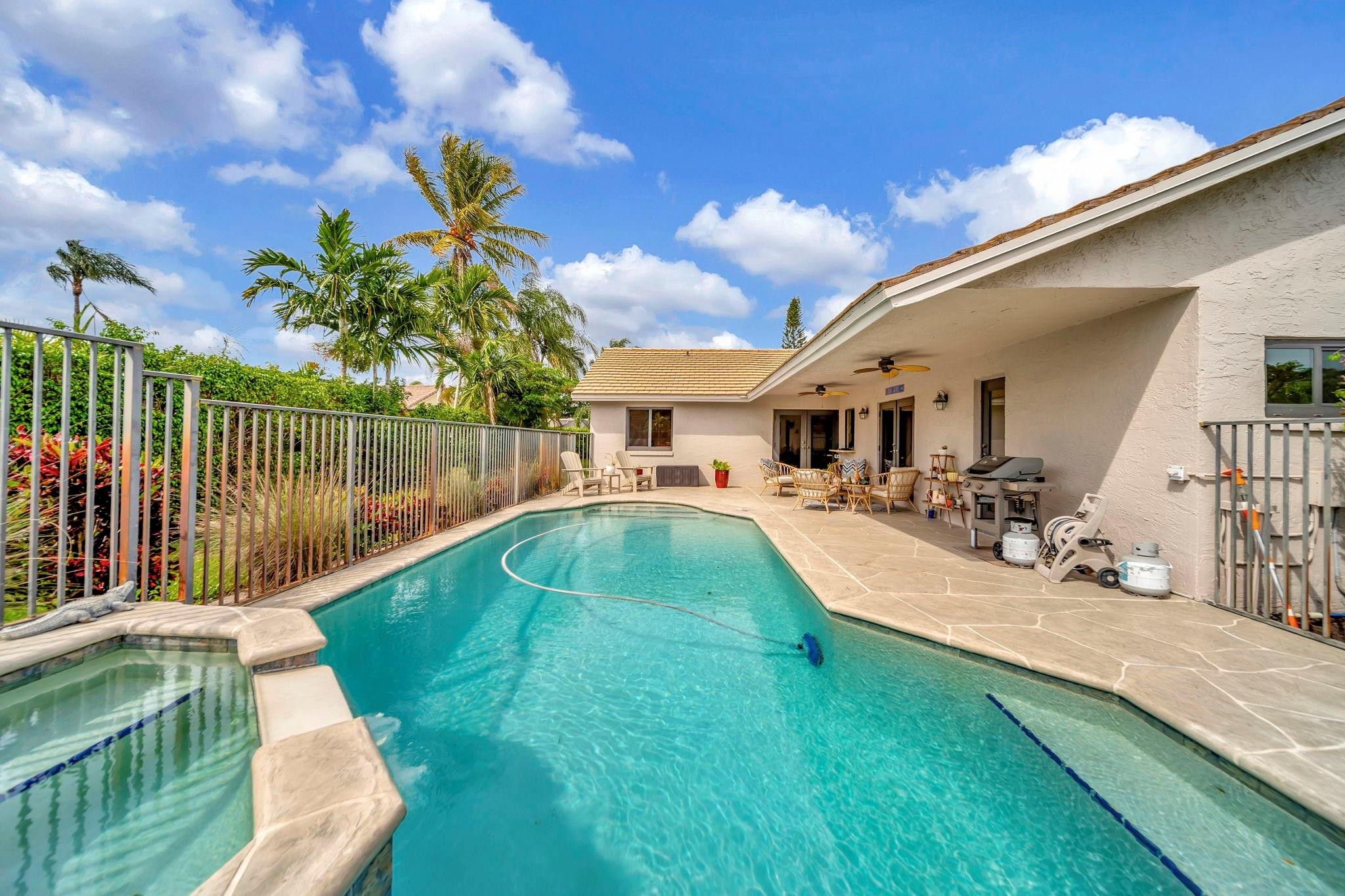 5301 NW 65th Ter