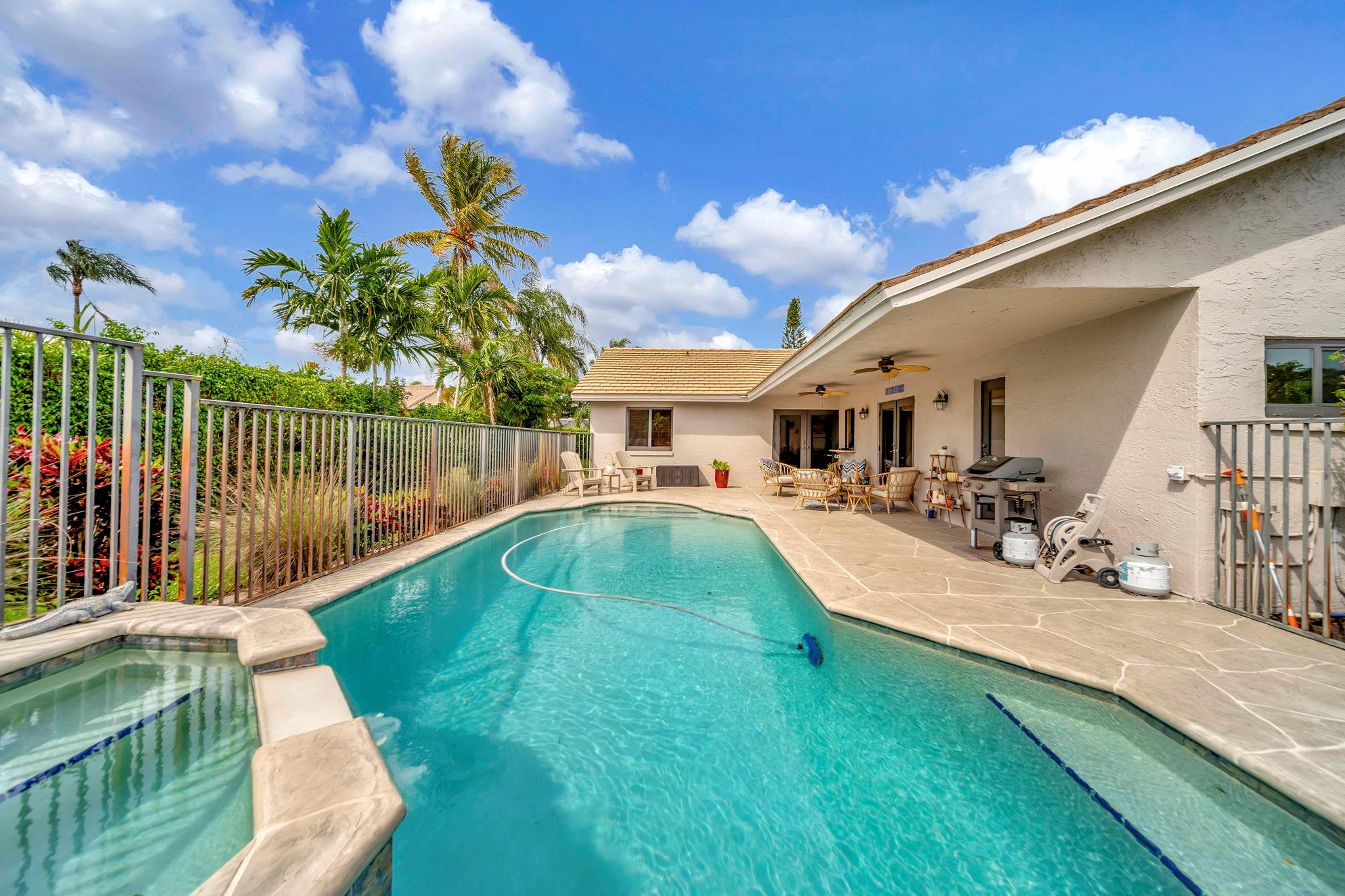 5301 NW 65th Ter