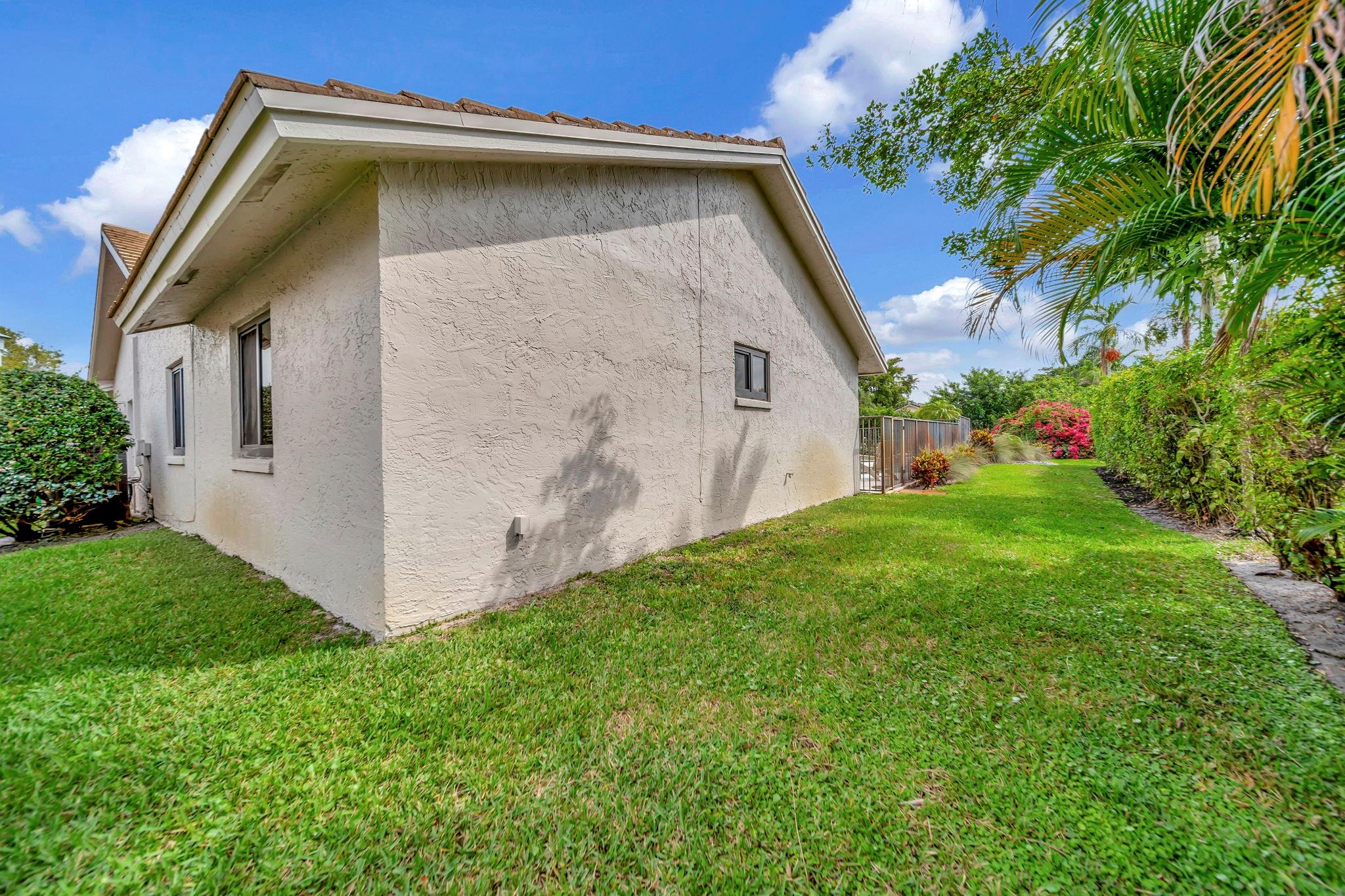 5301 NW 65th Ter
