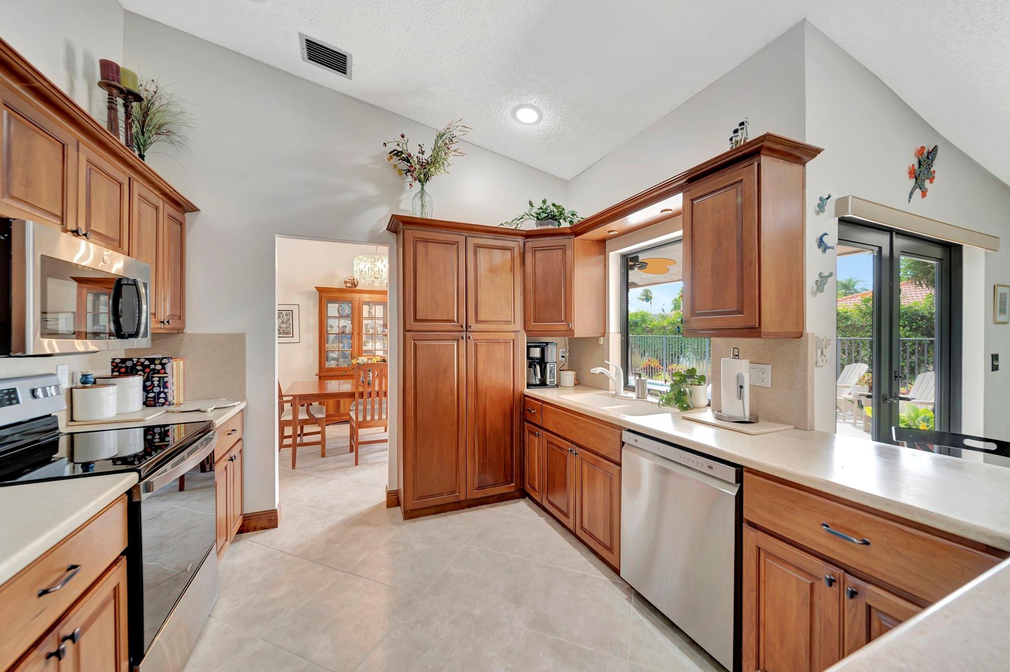 5301 NW 65th Ter