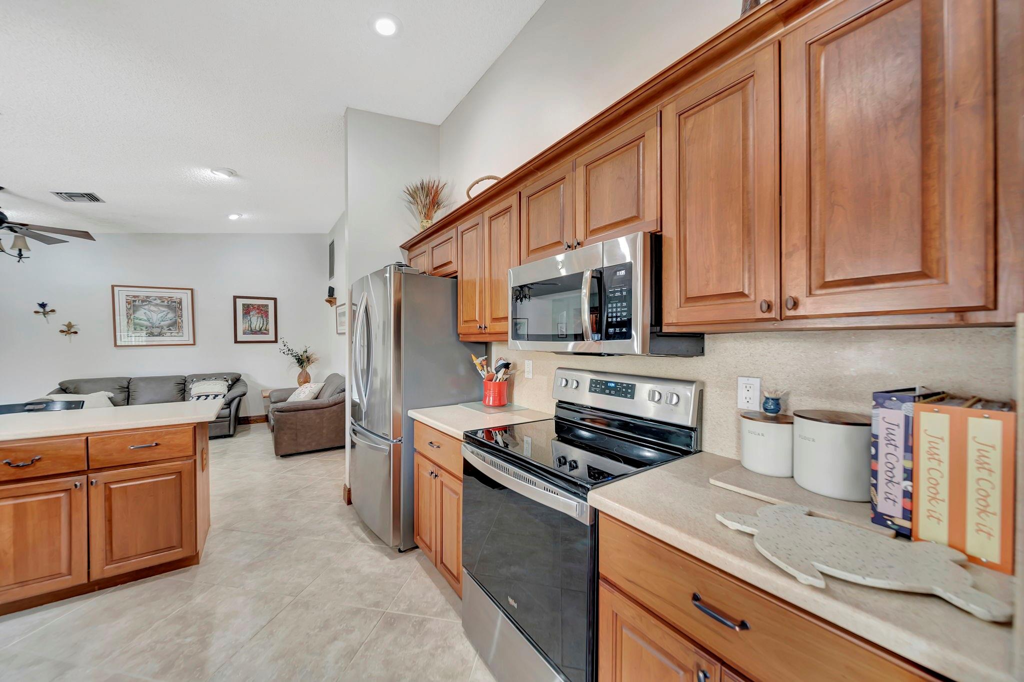 5301 NW 65th Ter