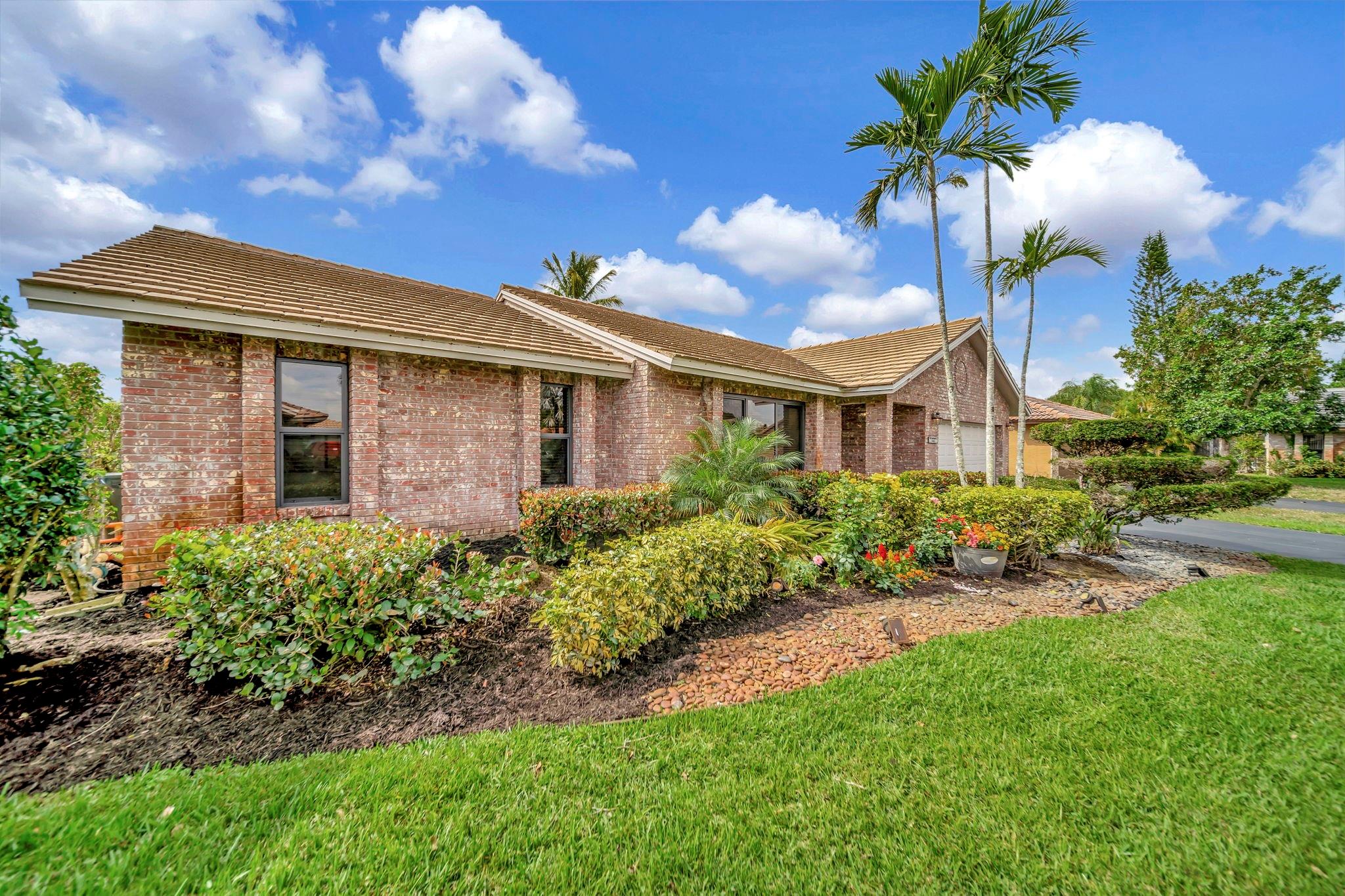 5301 NW 65th Ter