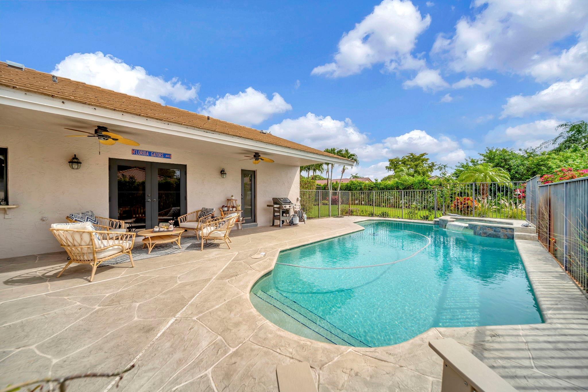 5301 NW 65th Ter