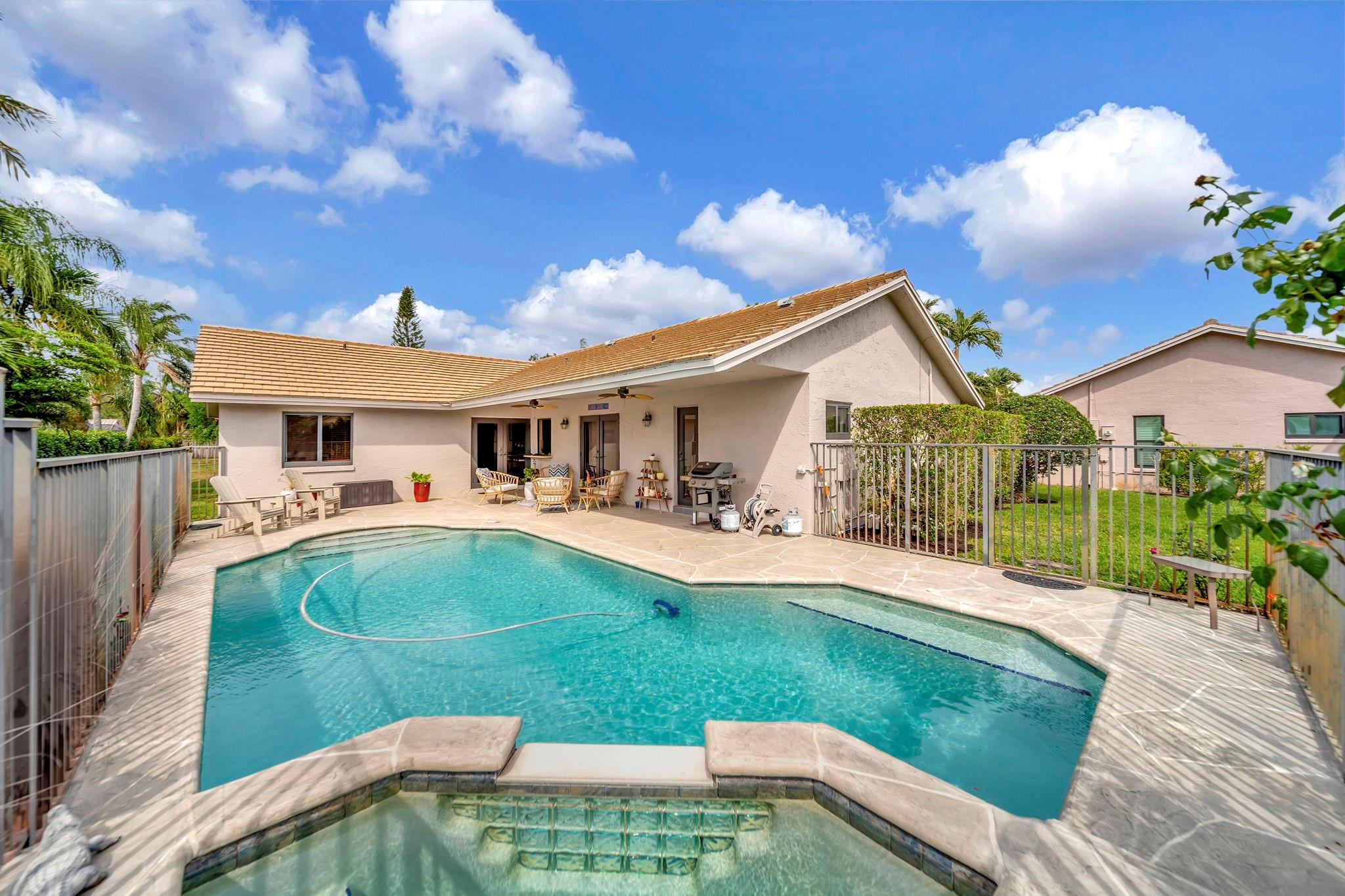 5301 NW 65th Ter