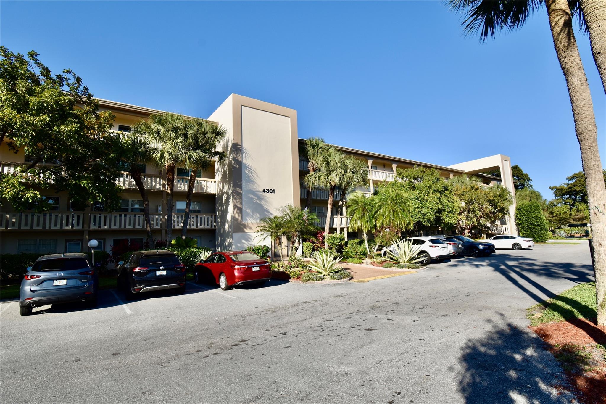 4301 Martinique Cir K1