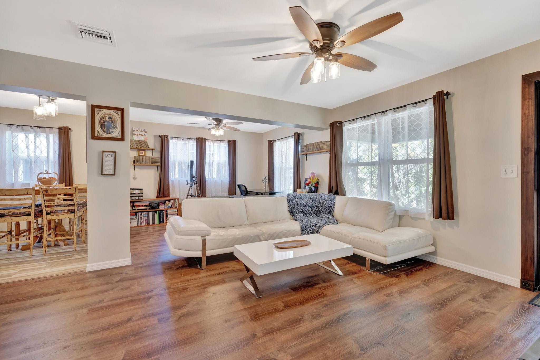 410 SW 10 St