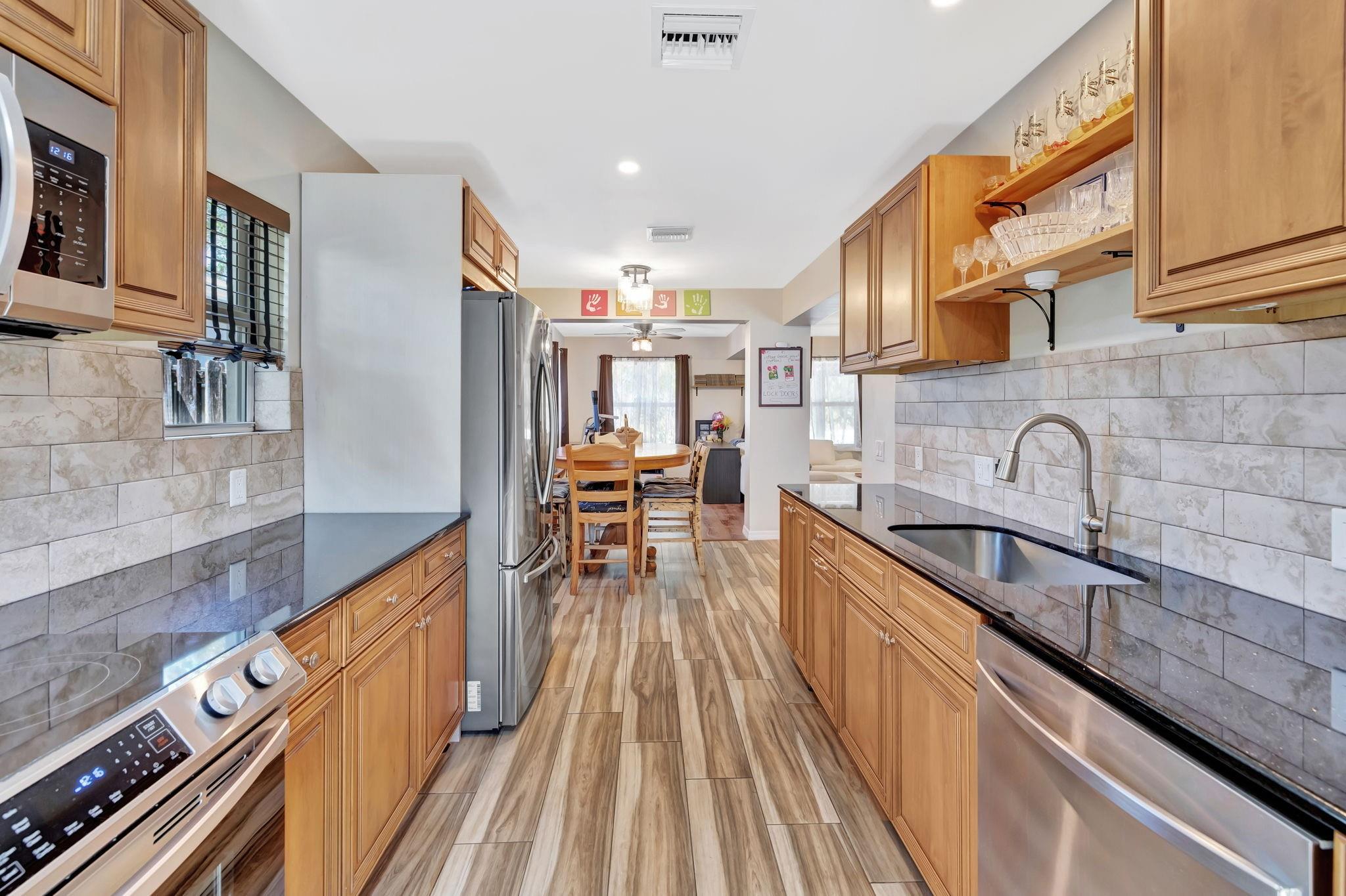 410 SW 10 St