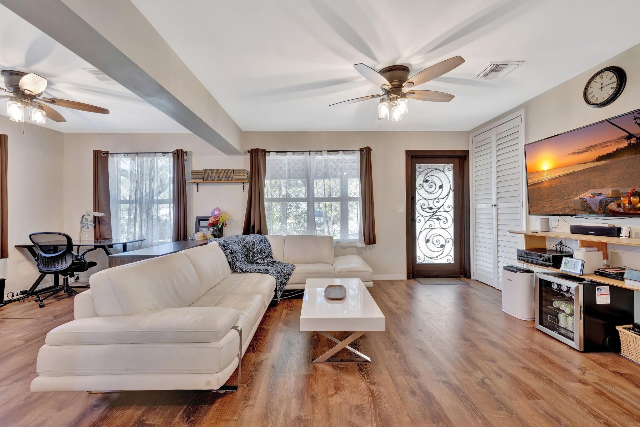 410 SW 10 St