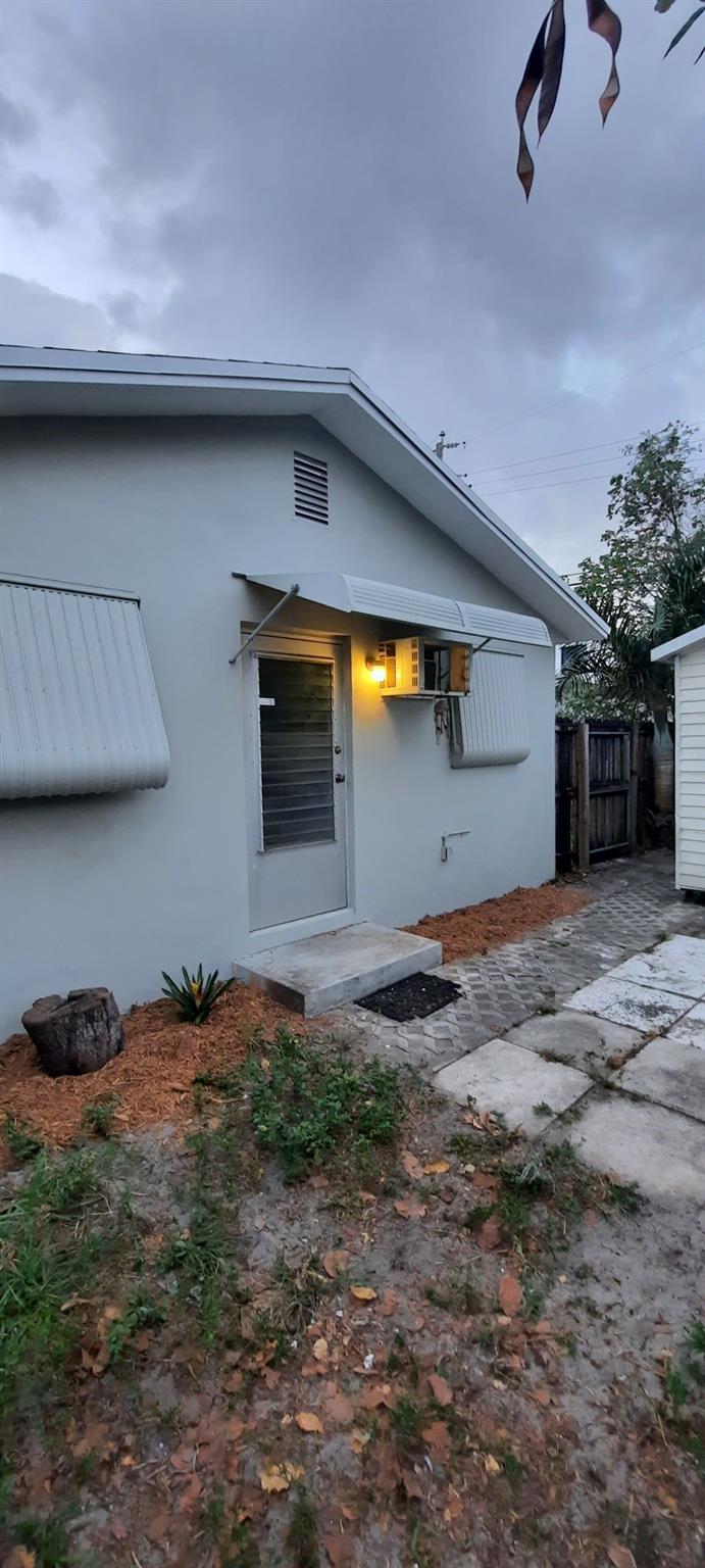 410 SW 10 St