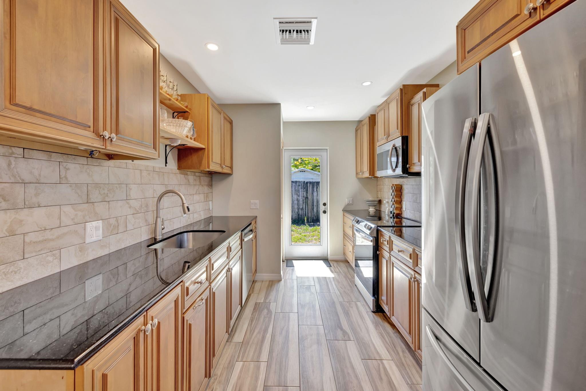 410 SW 10 St