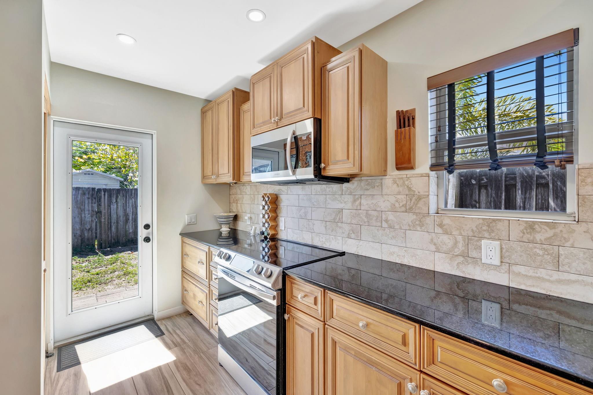 410 SW 10 St