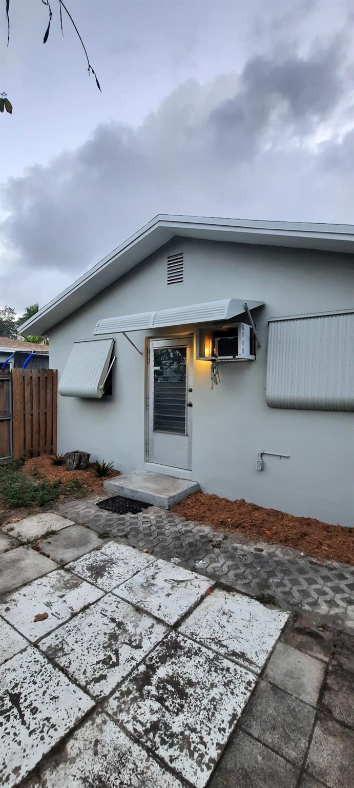 410 SW 10 St