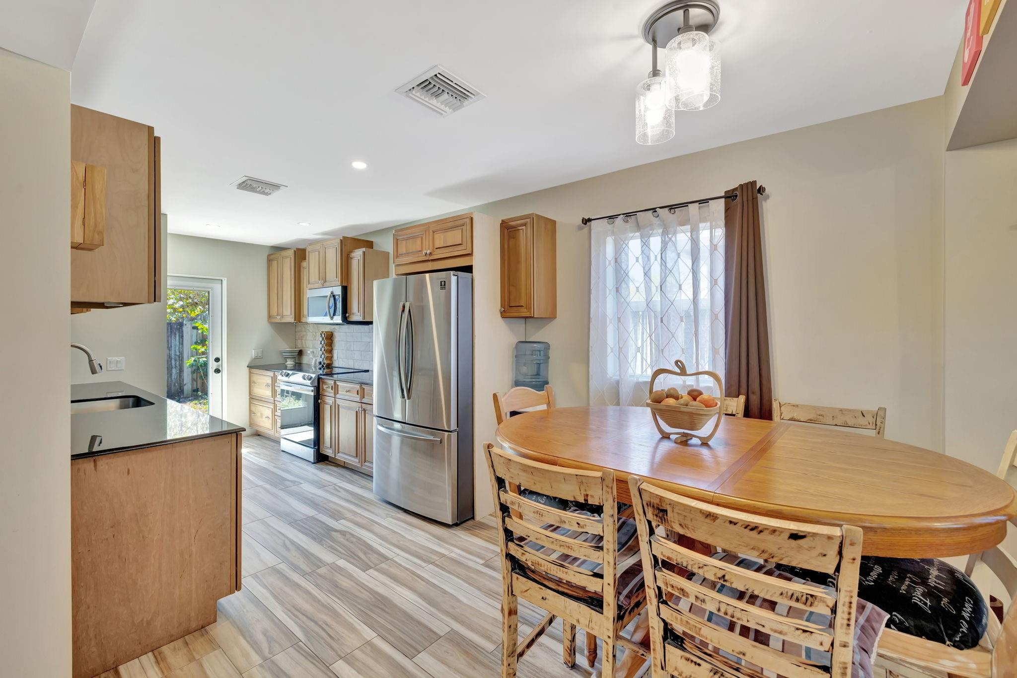 410 SW 10 St