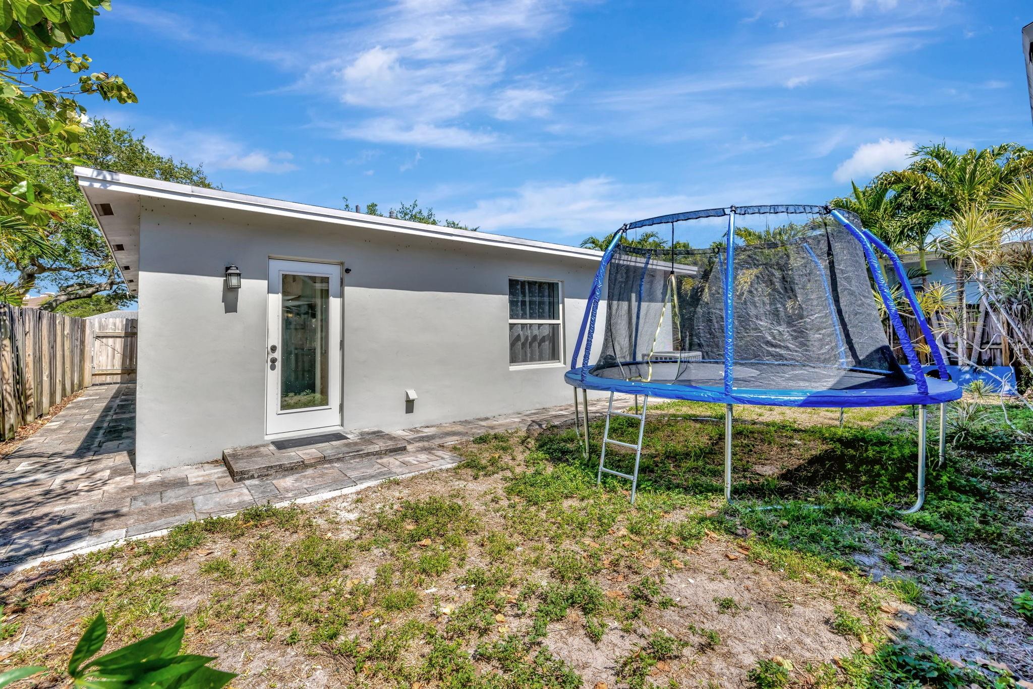 410 SW 10 St