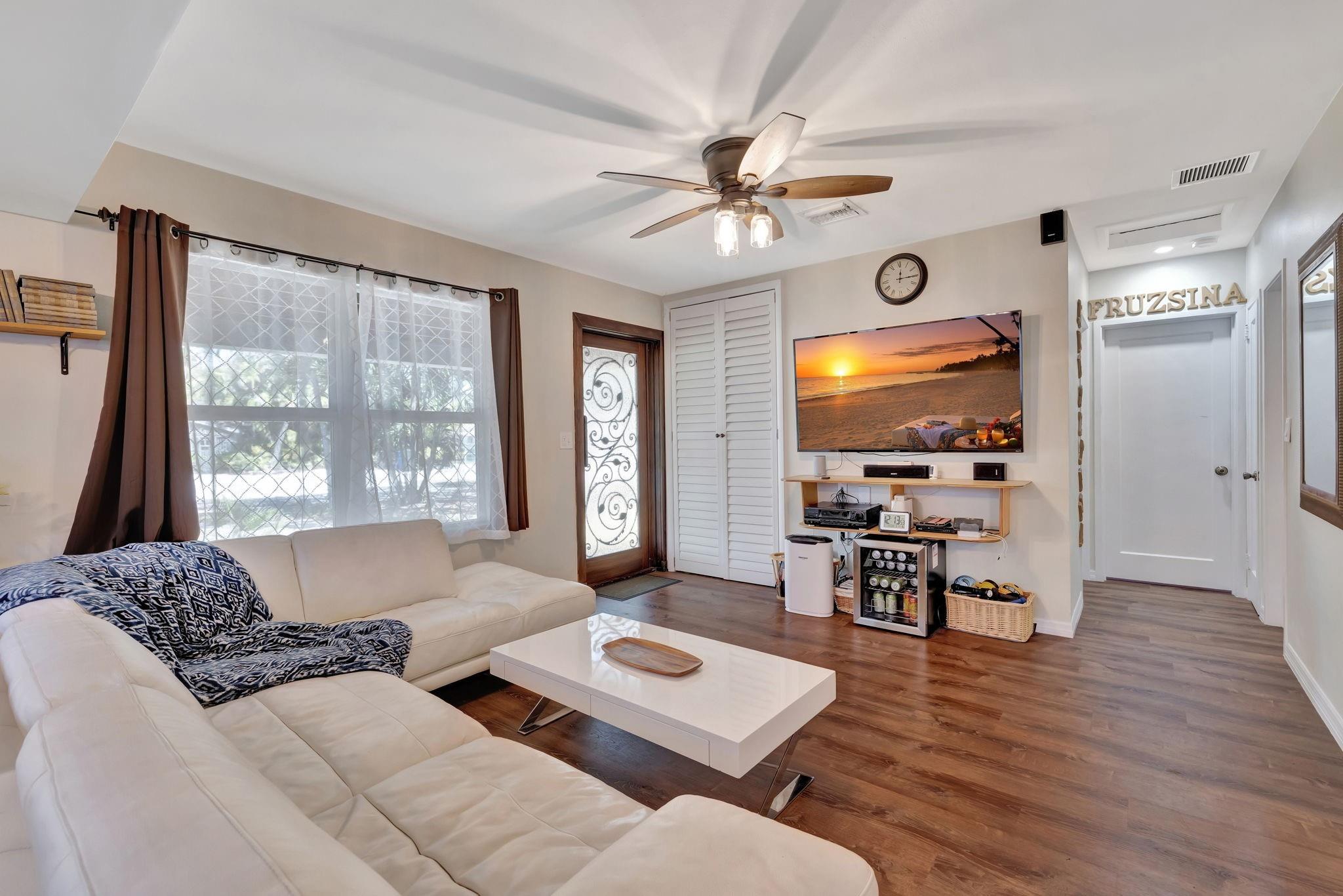 410 SW 10 St