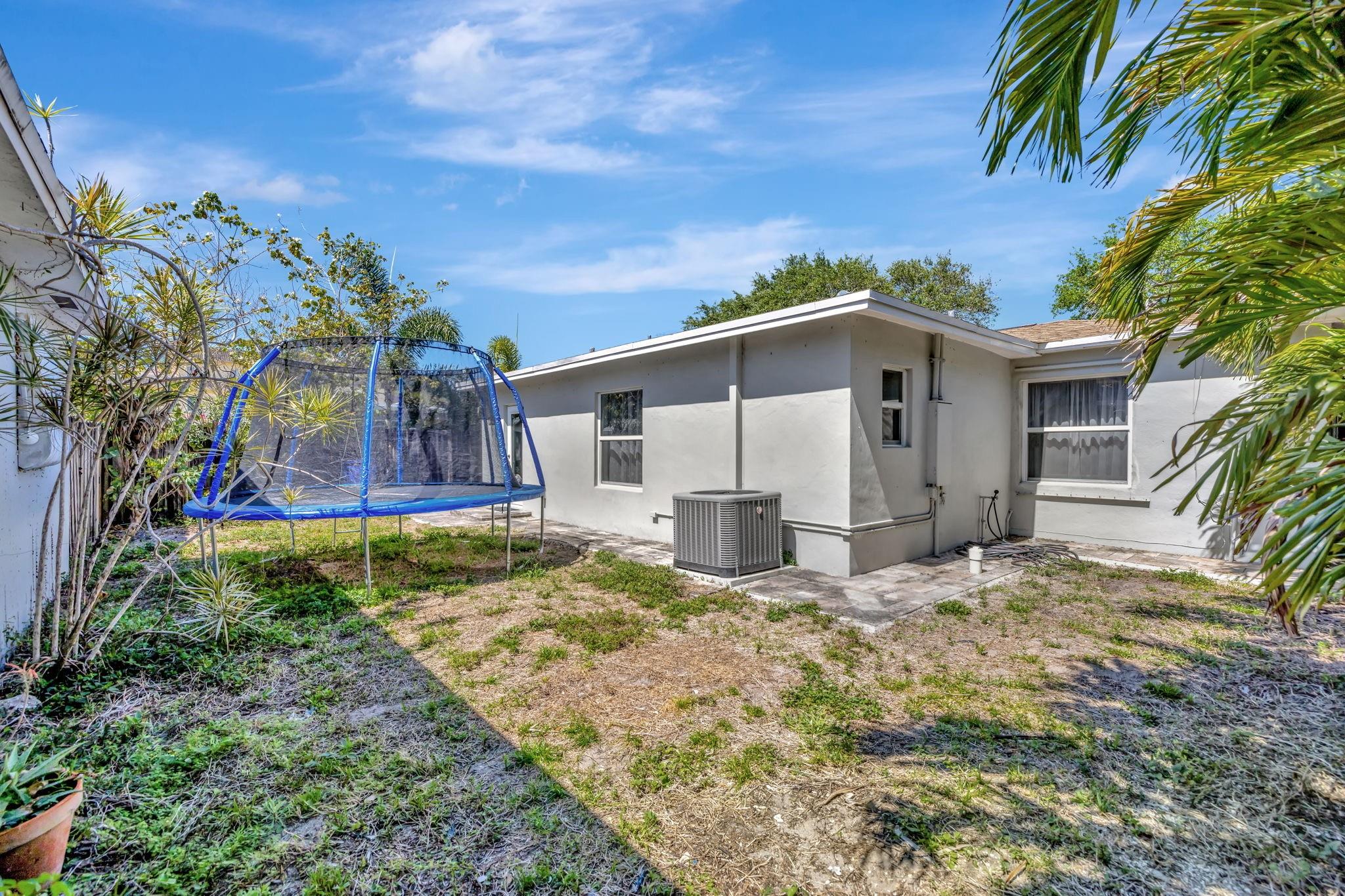 410 SW 10 St