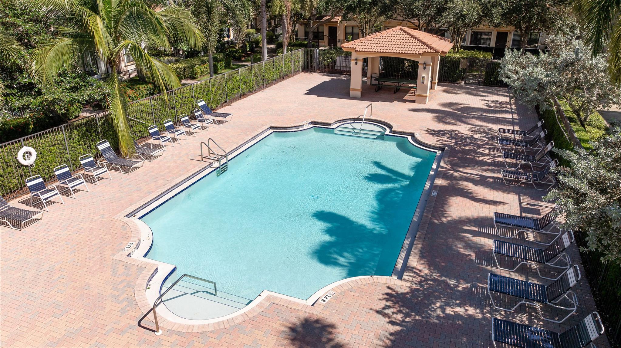 4751 Grand Cypress Cir N