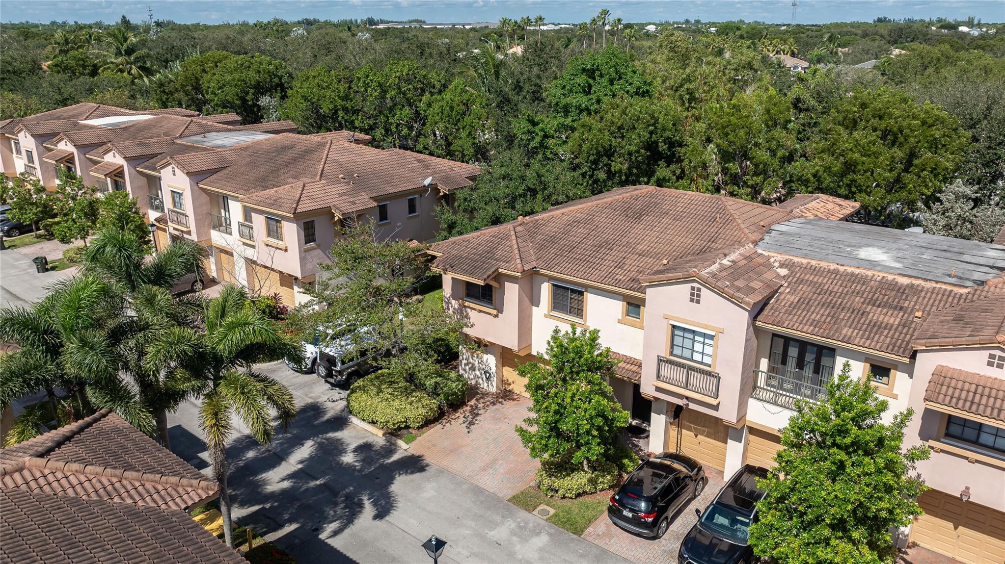 4751 Grand Cypress Cir N