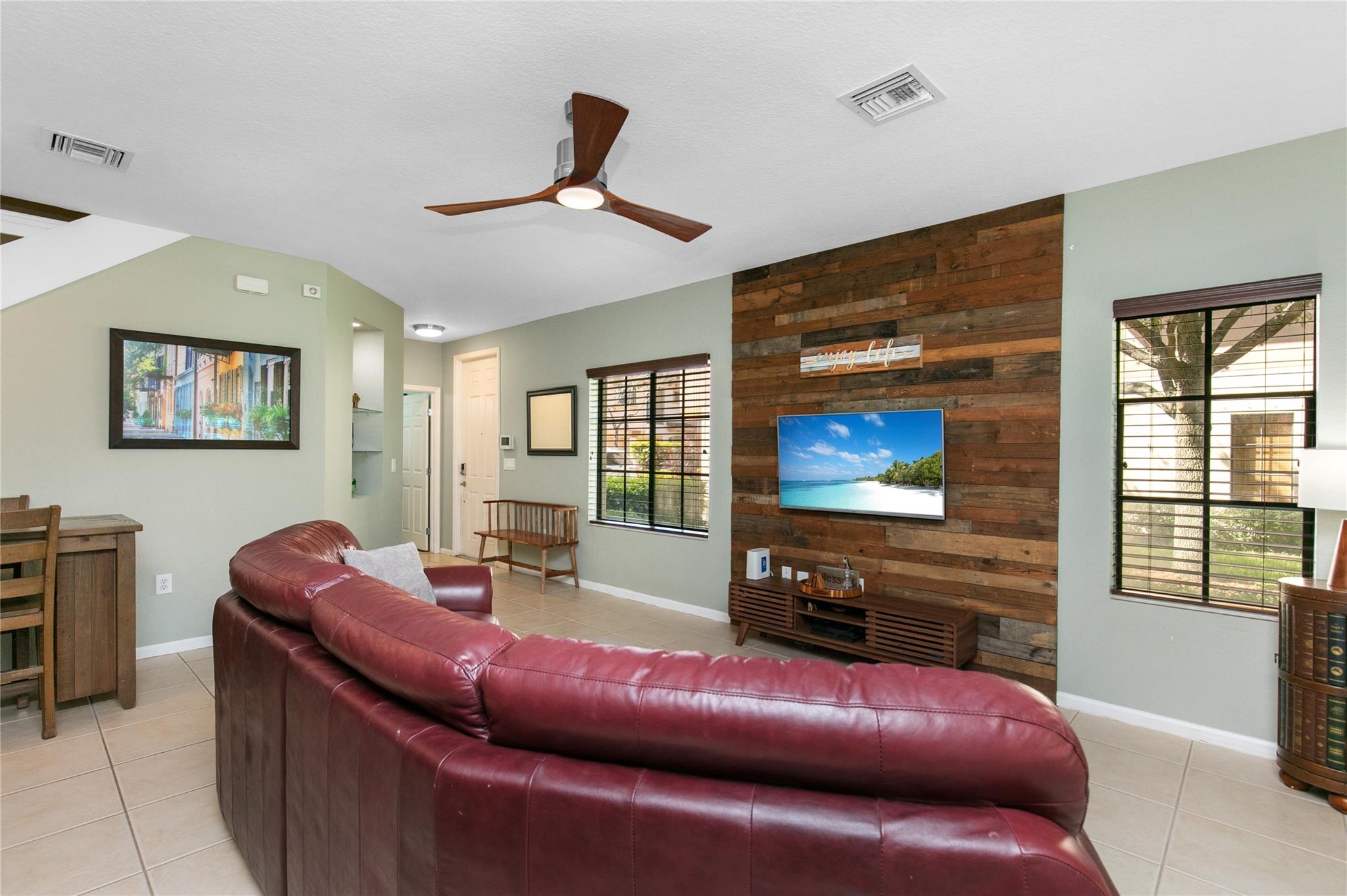 4751 Grand Cypress Cir N
