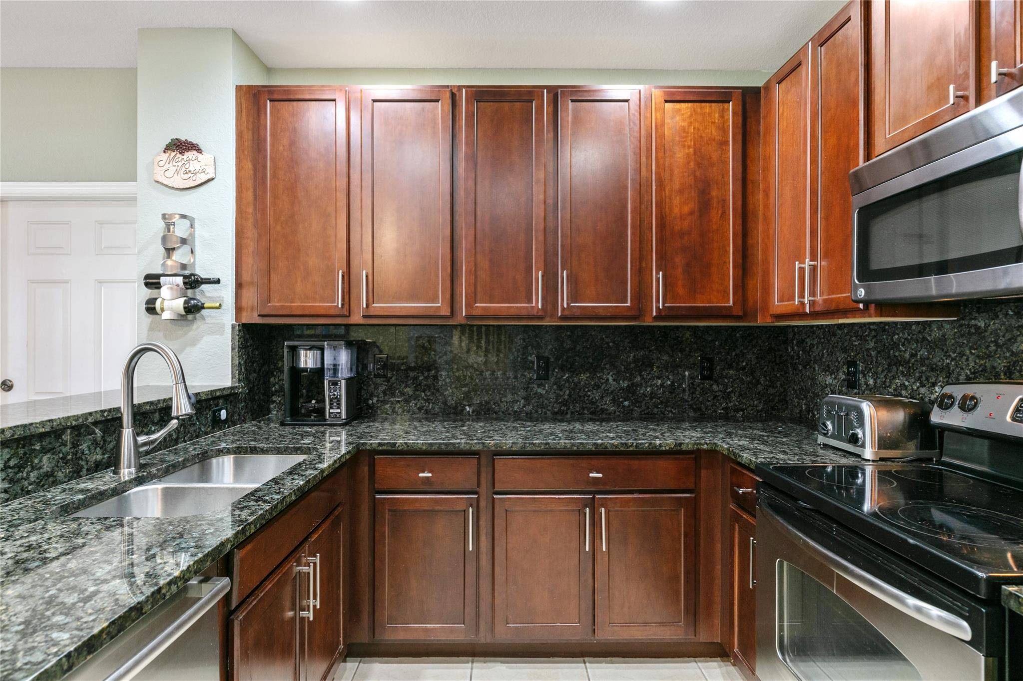 4751 Grand Cypress Cir N