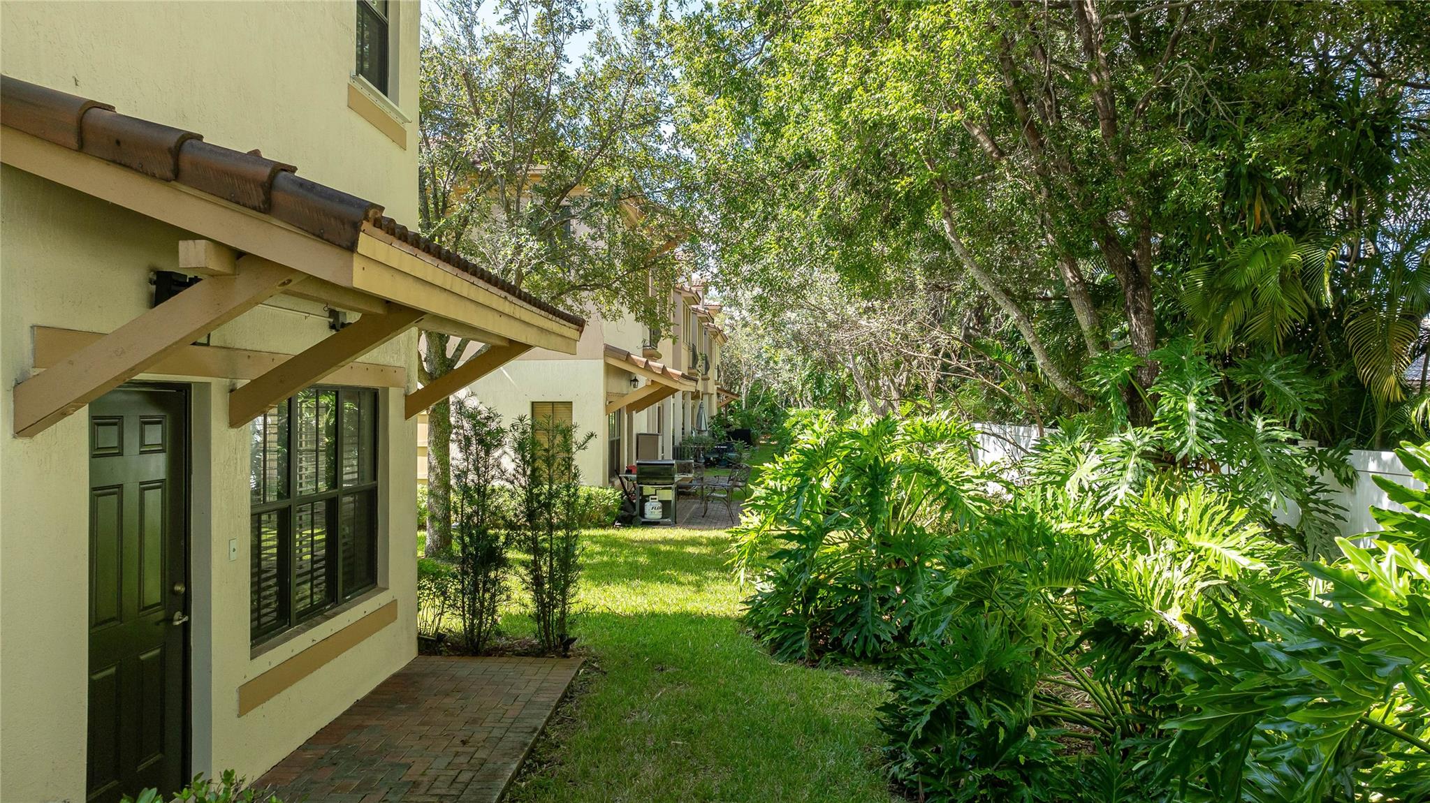 4751 Grand Cypress Cir N
