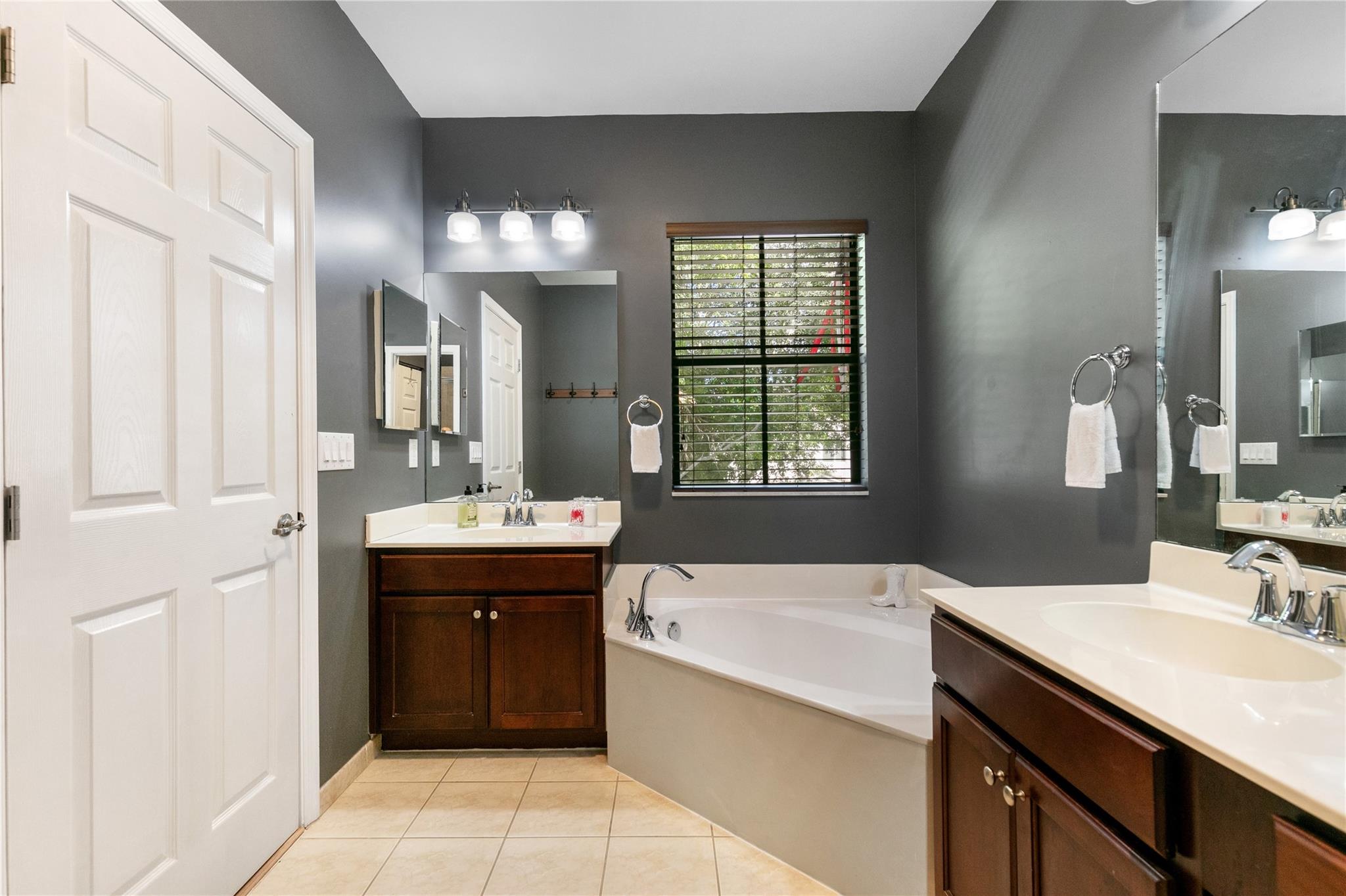 4751 Grand Cypress Cir N