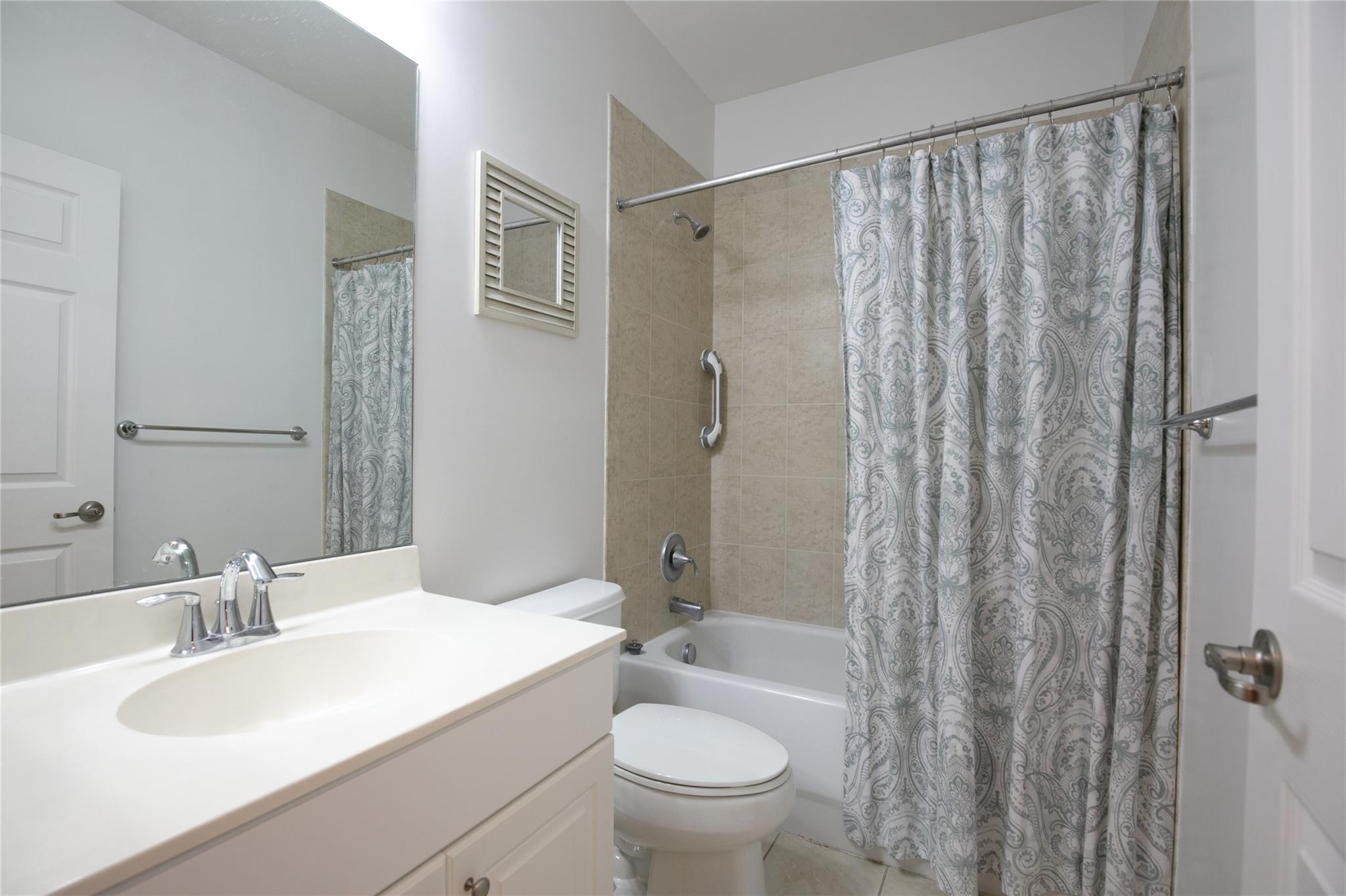 4751 Grand Cypress Cir N