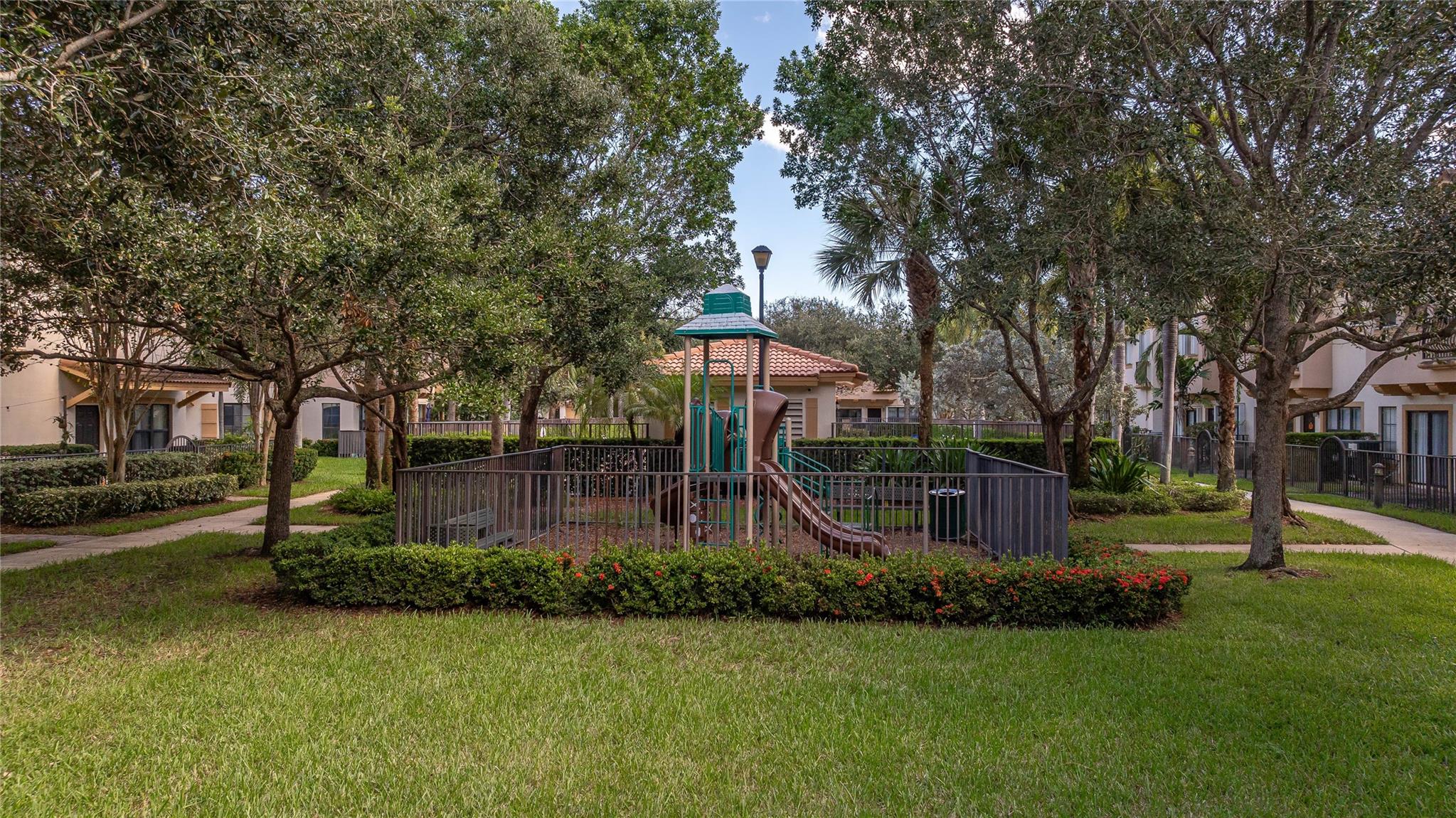 4751 Grand Cypress Cir N