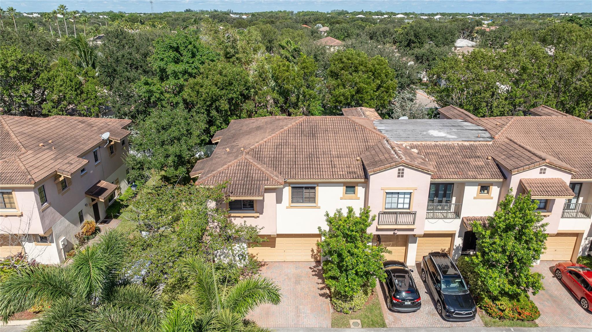 4751 Grand Cypress Cir N