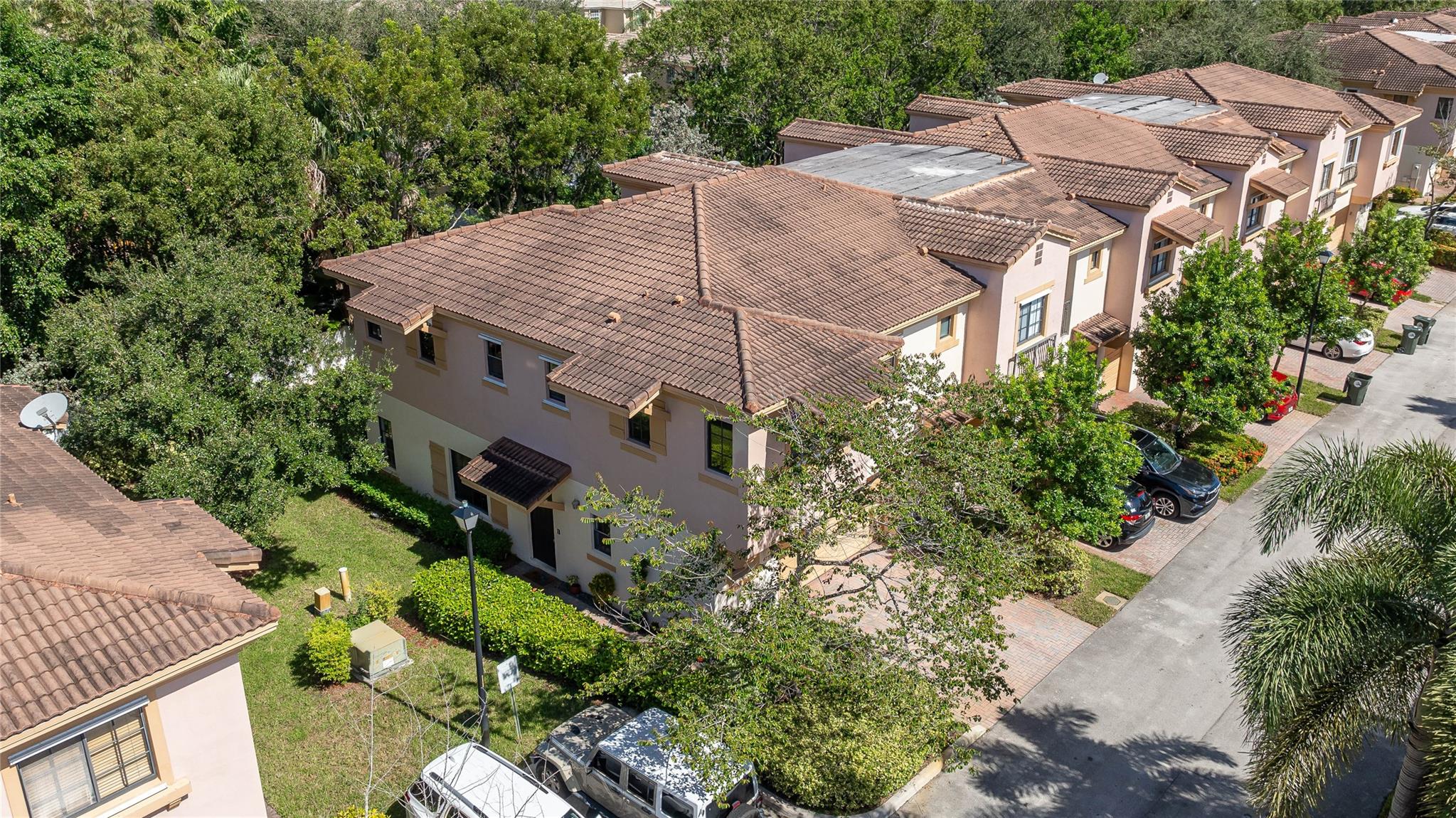 4751 Grand Cypress Cir N