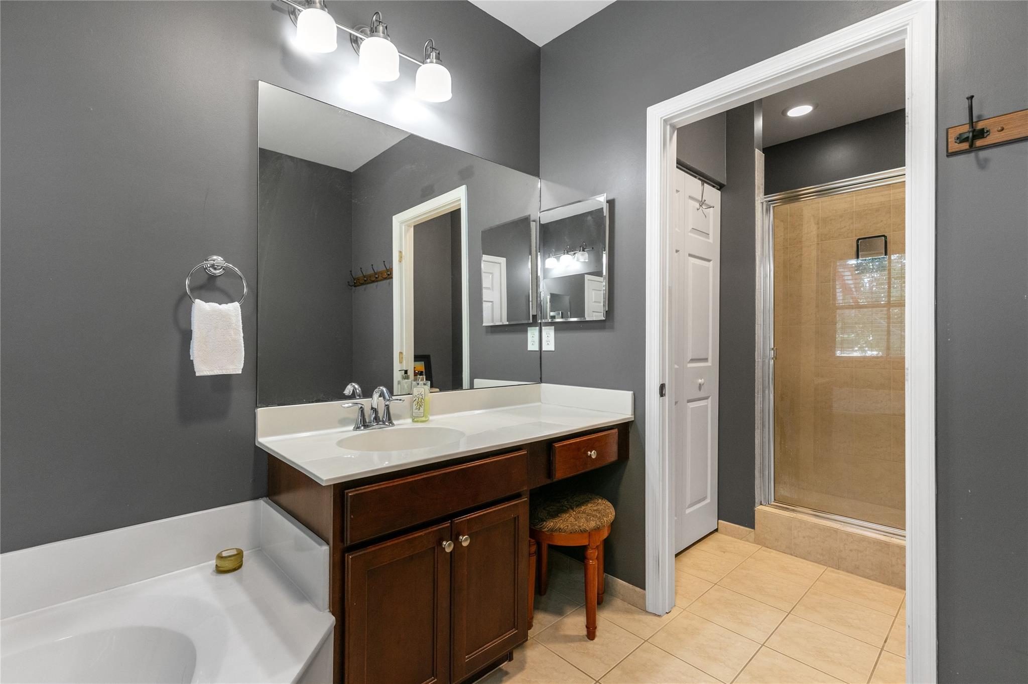 4751 Grand Cypress Cir N