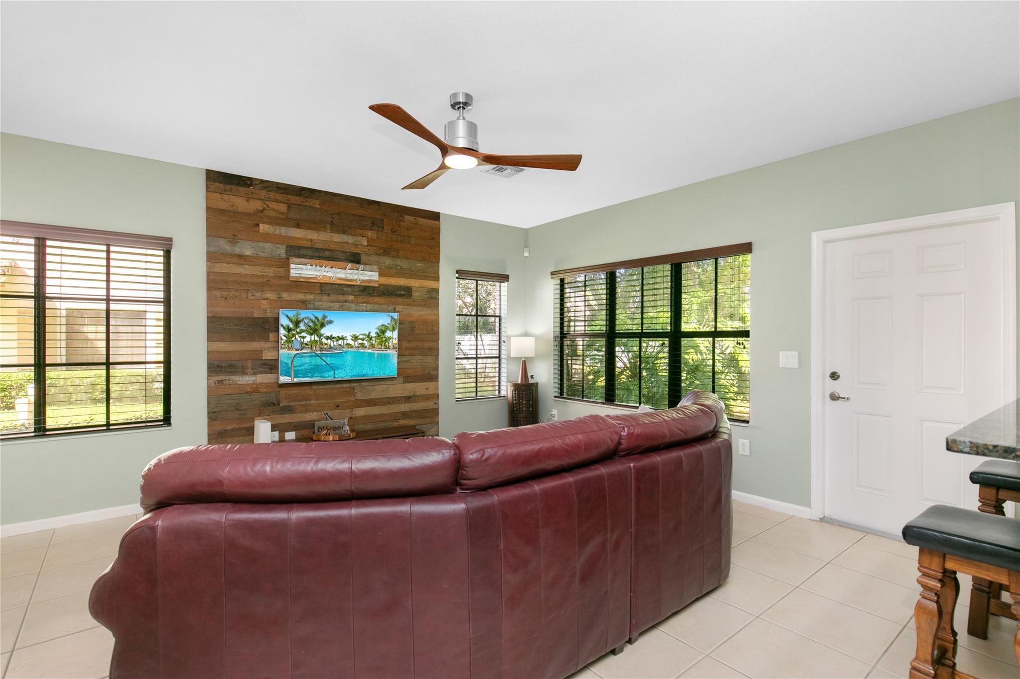 4751 Grand Cypress Cir N
