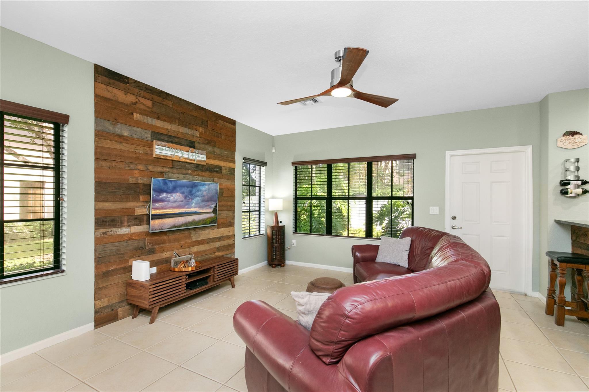 4751 Grand Cypress Cir N