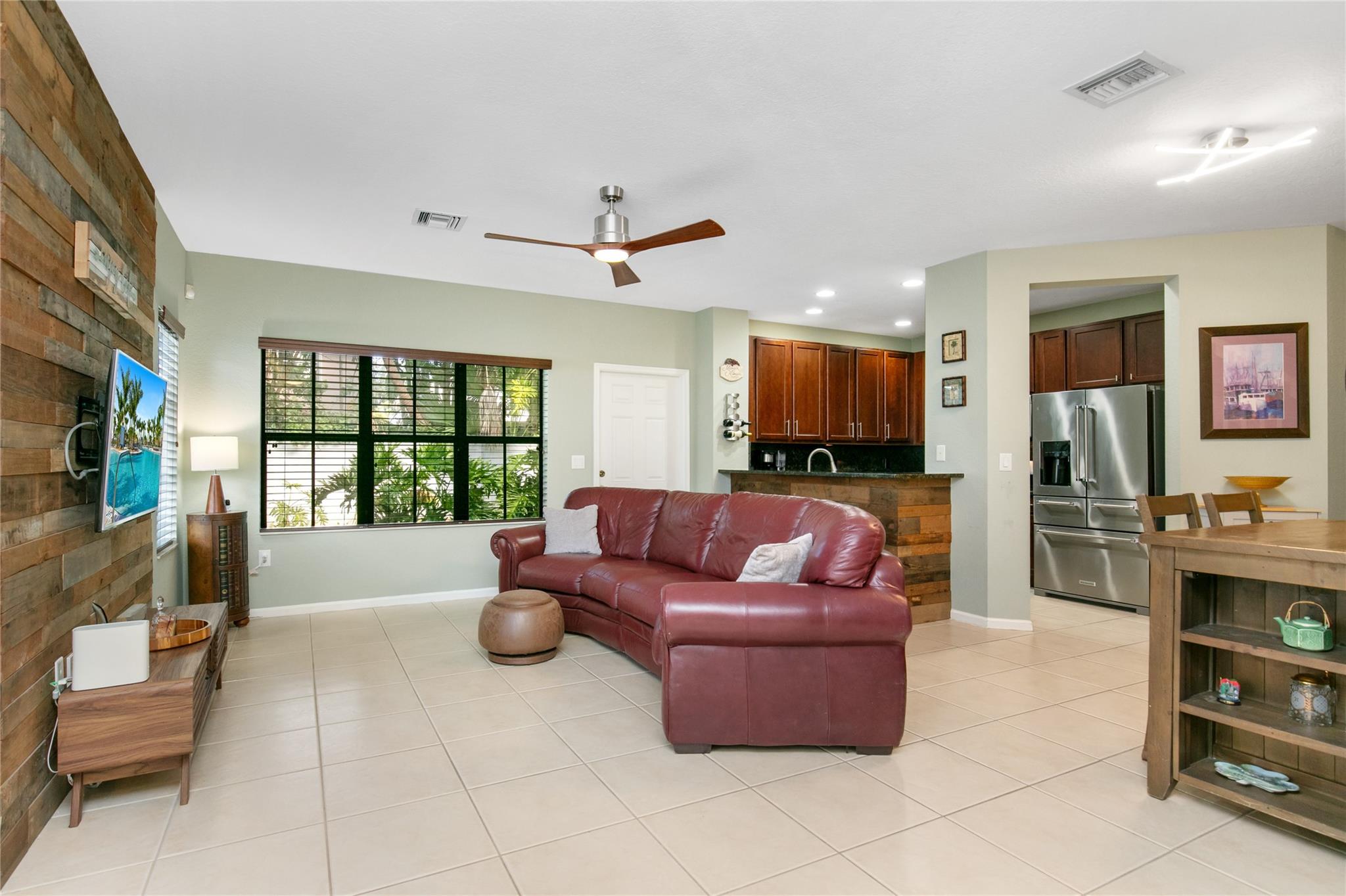 4751 Grand Cypress Cir N