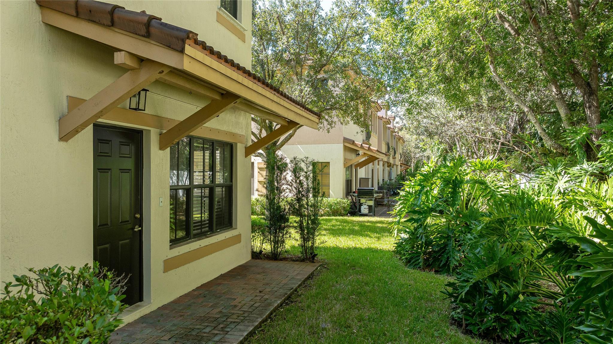 4751 Grand Cypress Cir N