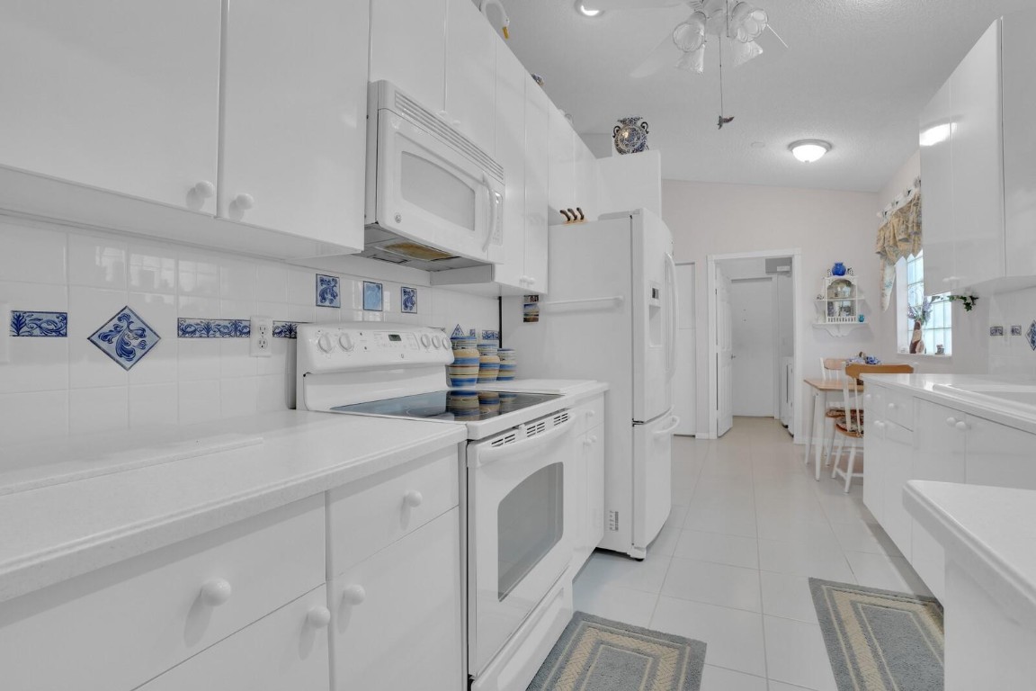 9547 Honeybell Cir