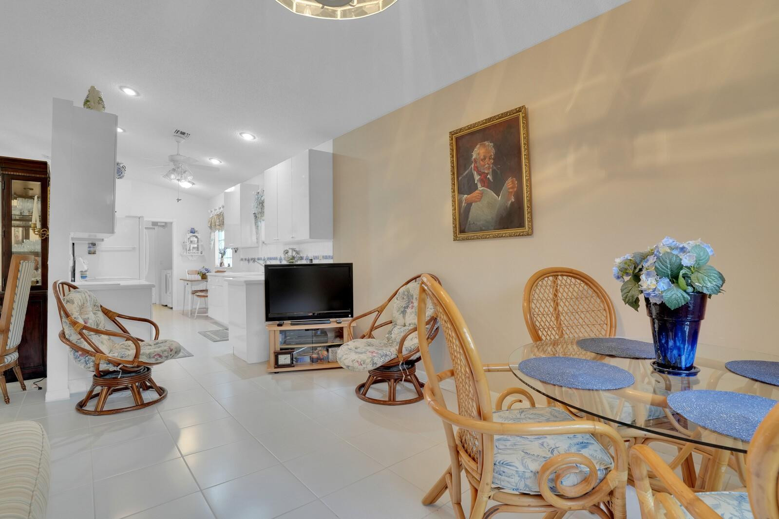 9547 Honeybell Cir