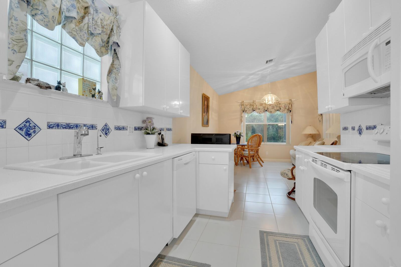 9547 Honeybell Cir