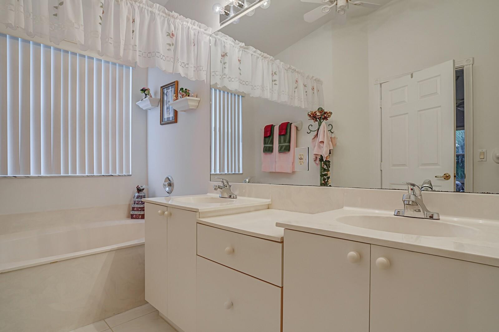 9547 Honeybell Cir