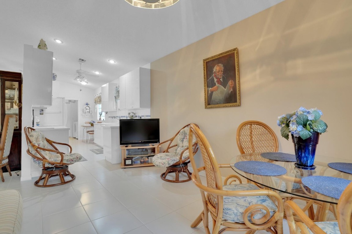 9547 Honeybell Cir