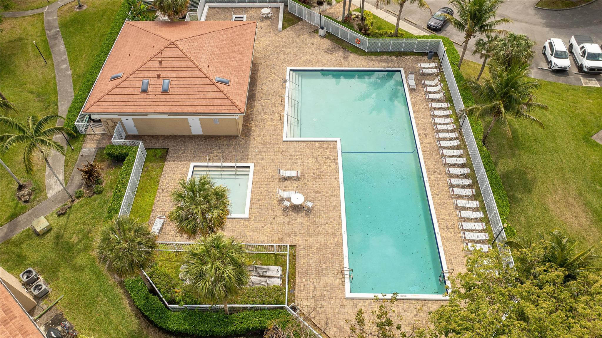 10070 Twin Lakes Dr 10070